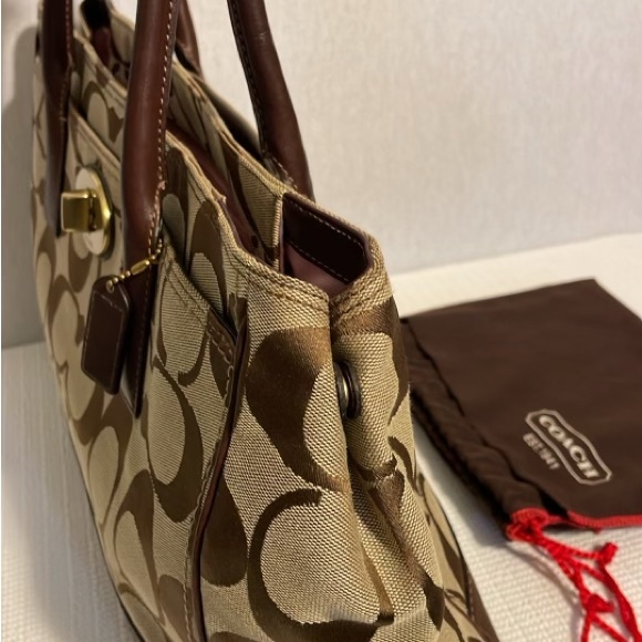 Coach authentic Madeline large tote bag. - Picture 12 of 14